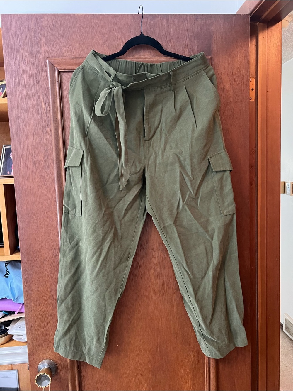 Olive Green Joggers with Pockets and Tie Waist EUC